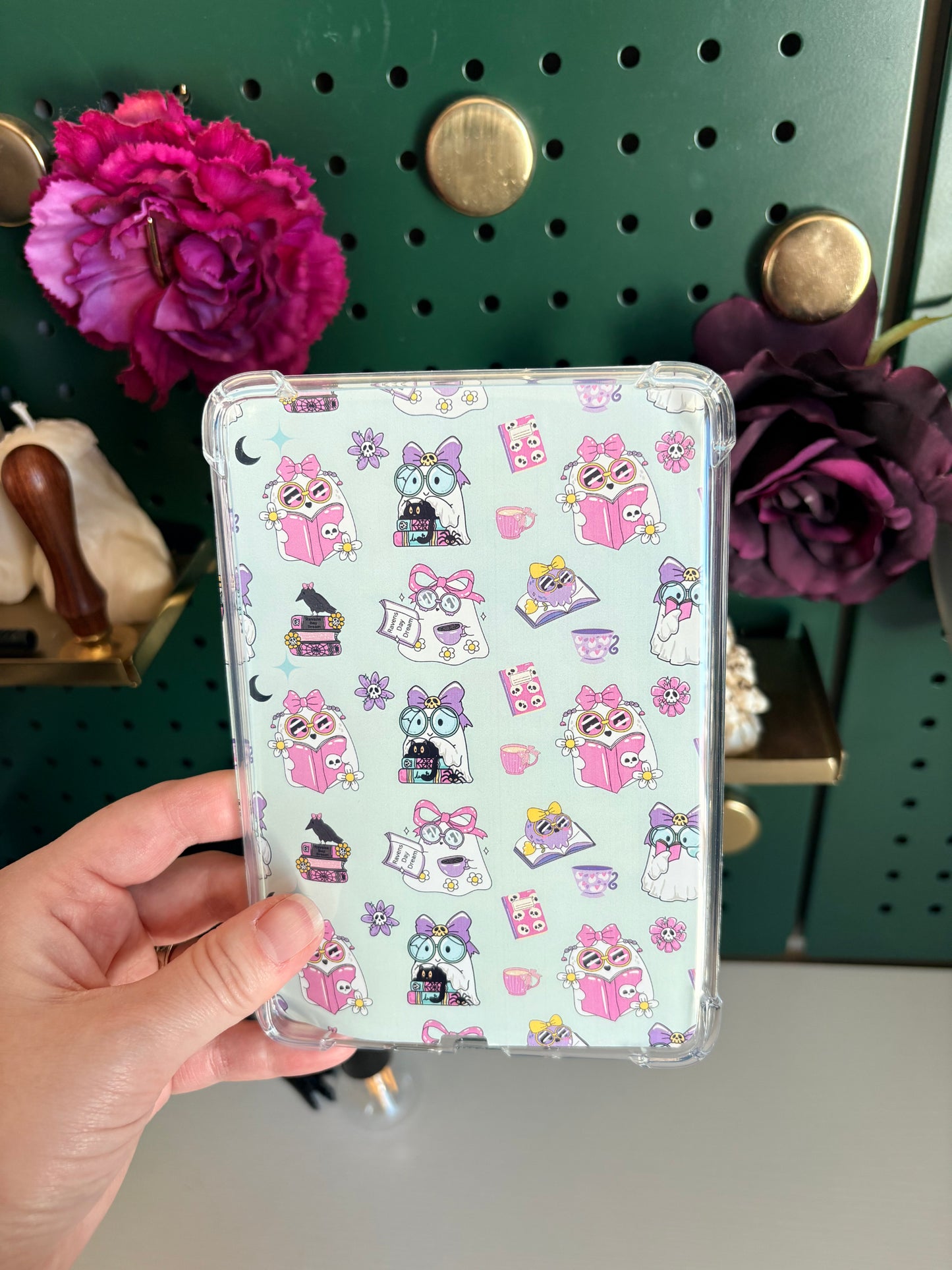 Ghosts Reading Kindle insert for clear cases